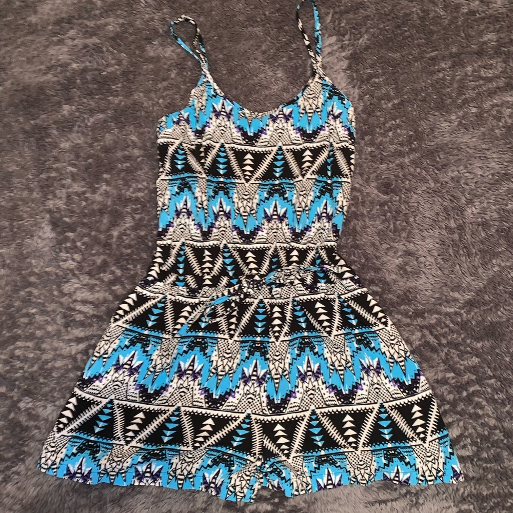 Pattern Open Back Romper - Picture 2 of 5